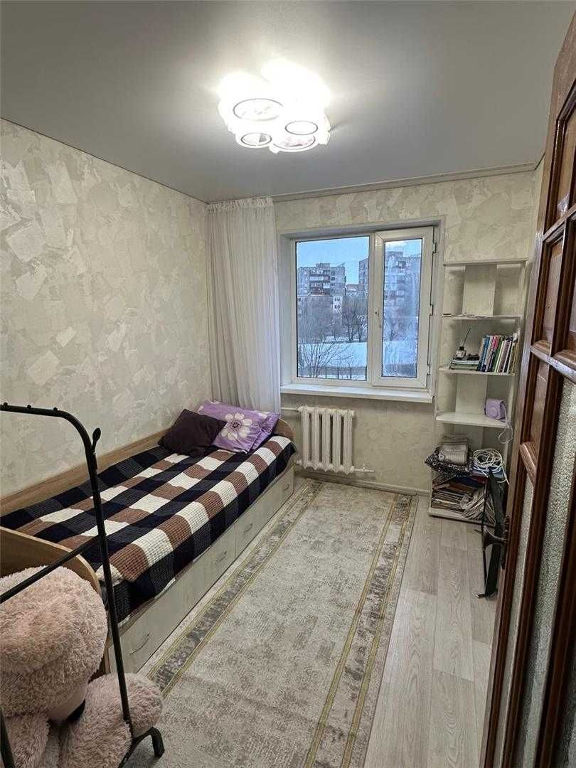 # Продам 4 комнатную квартиру на 6 микрорайоне, 3 этаж