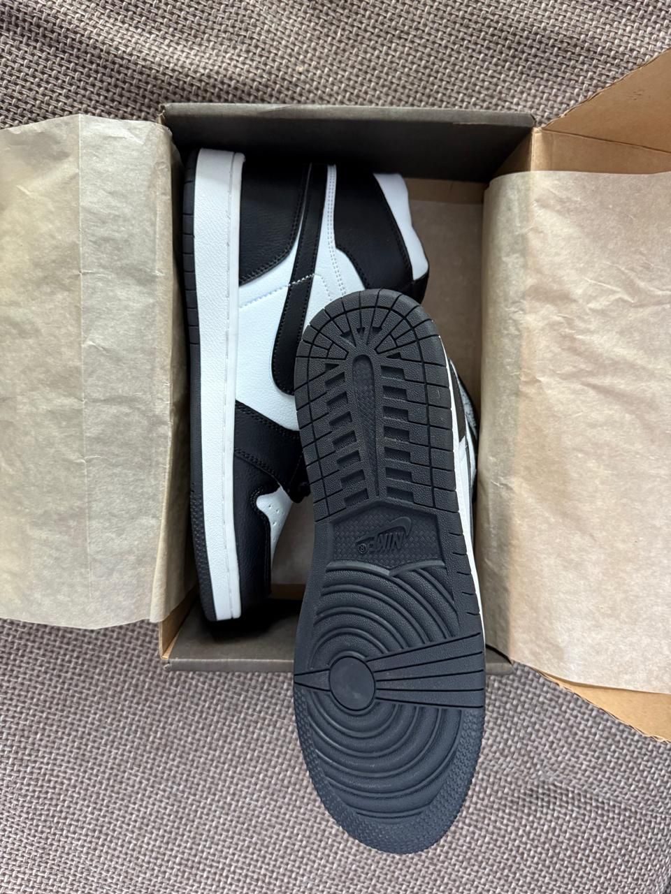 Air Jordan 100% новая 43 размер