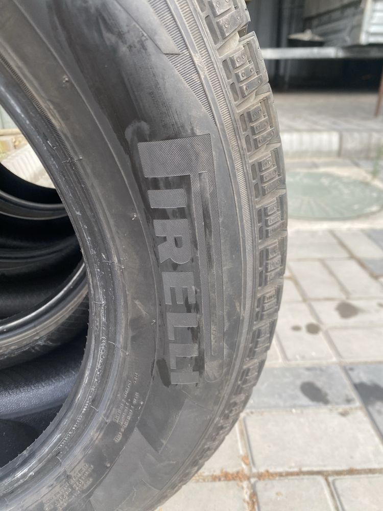 Продам зимние шины Pirelli