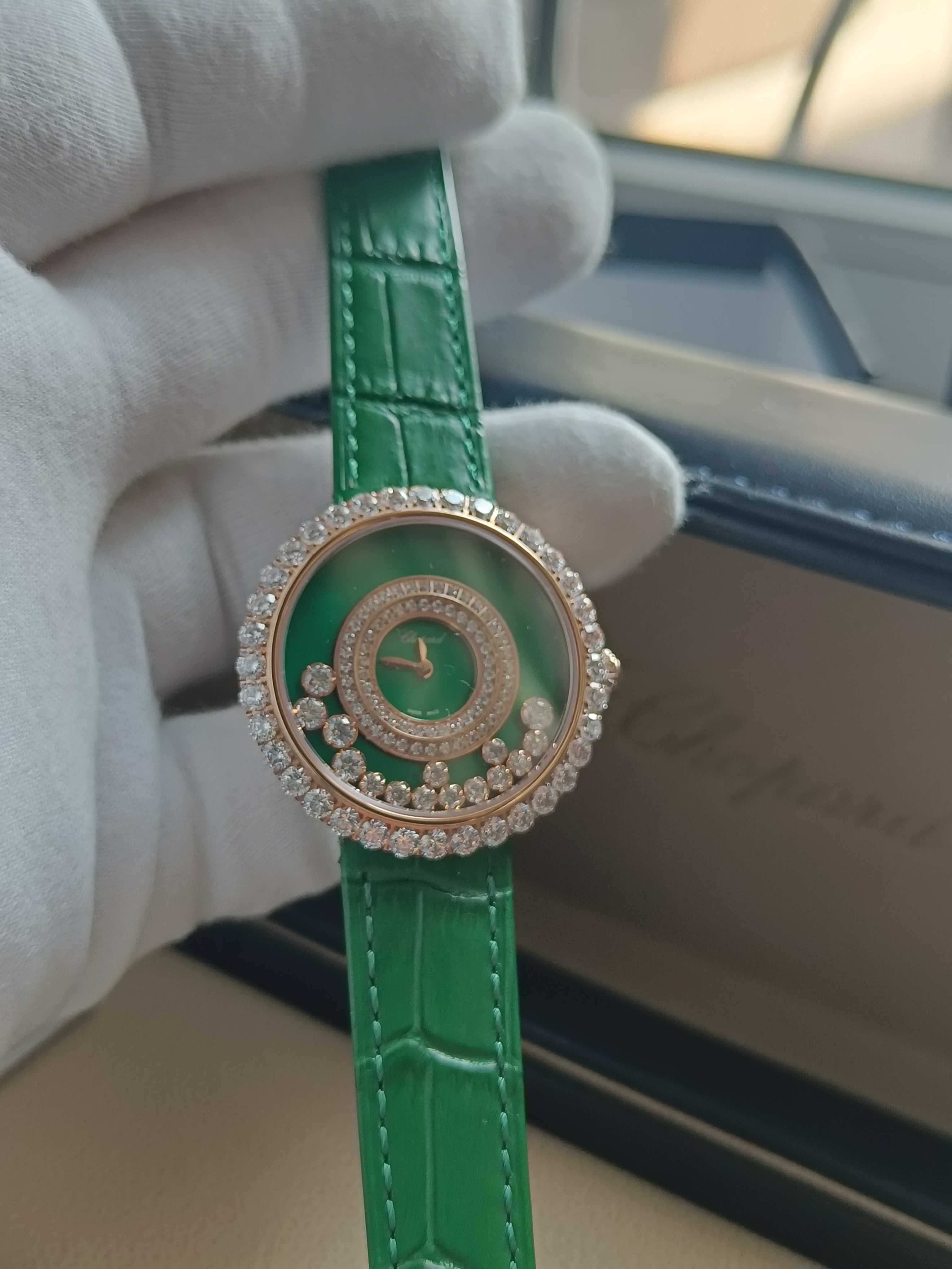 Красивые женские часы Chopard с цирконами
