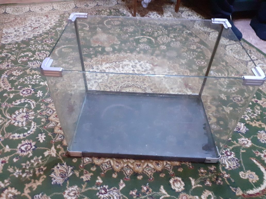 Продам аквариум 60л. Заводской.