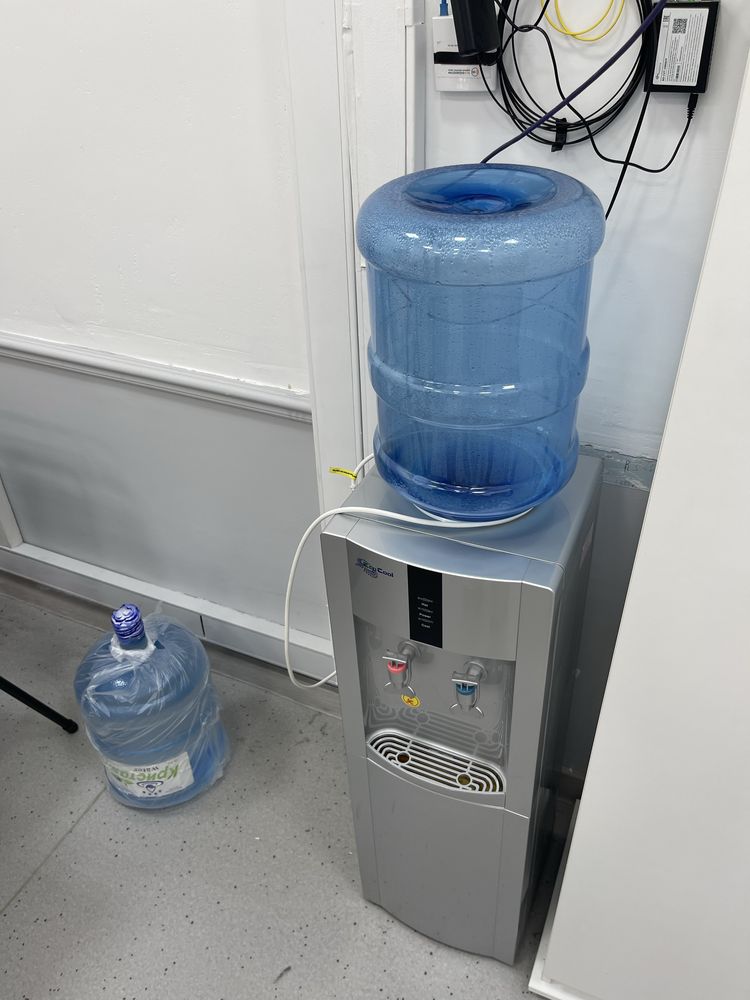 Кулер для воды EcoCool 16LE серебряного цвета