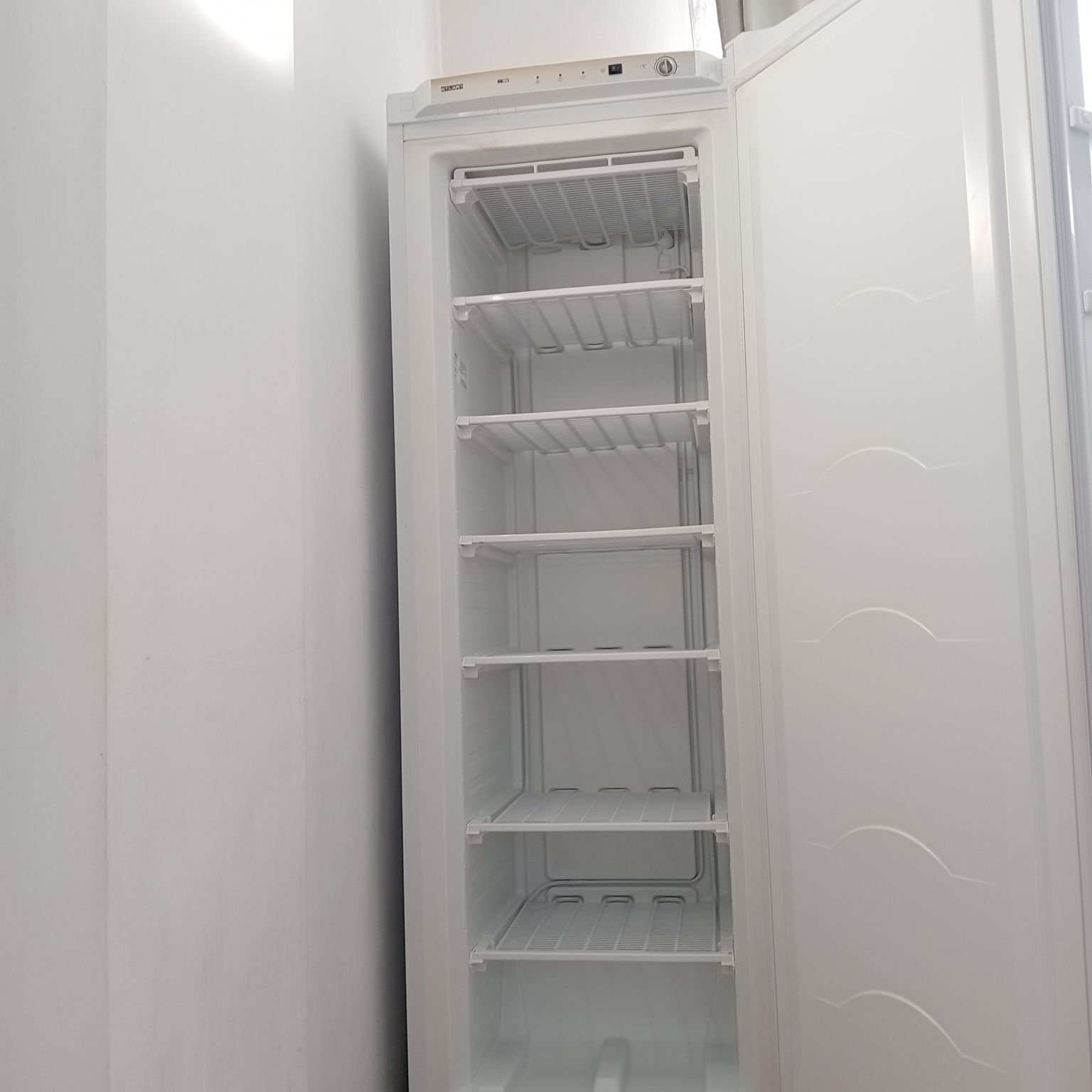 Продам морозильную камеру Atlant