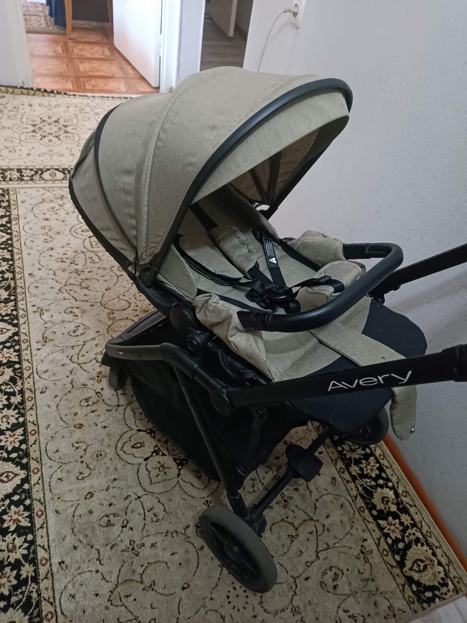 Коляска прогулочная Happy baby Avery
