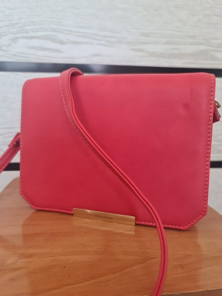 Продам сумку женскую Viktoria Beckham в состоянии НОВОГО!