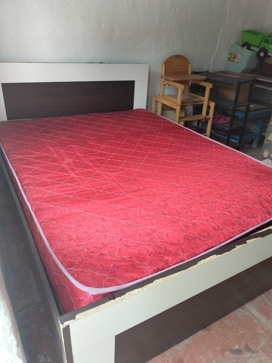 Продам кровать б/у
