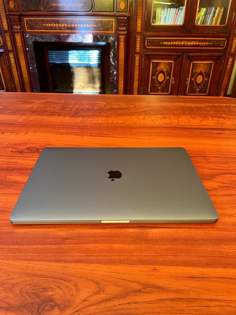 MakBook Pro 16 - 2019 (16 Gb RAM, 1 TB SSD, 5500M, Intel-I9, 2,3 GHz)