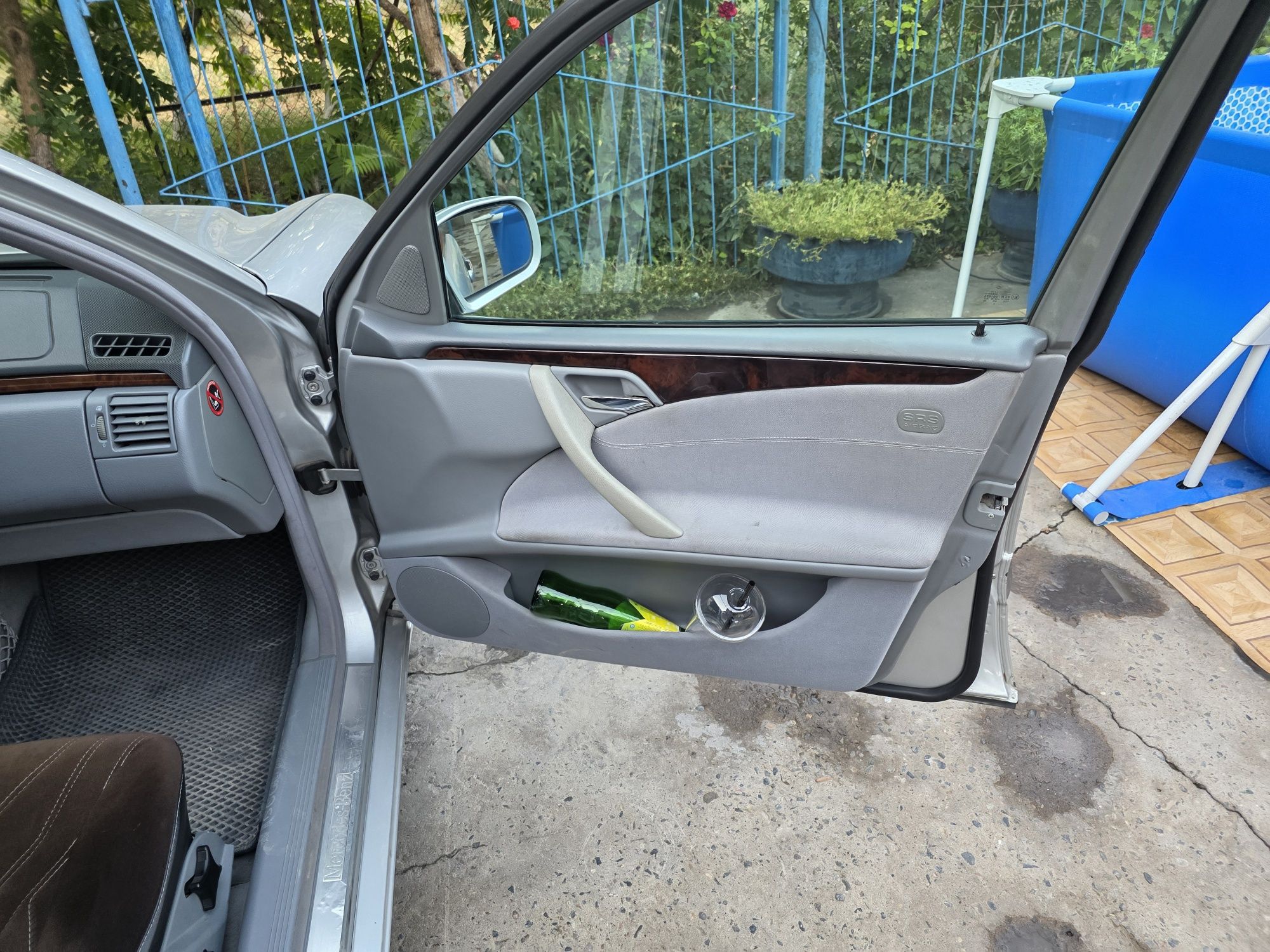 Салон Mercedes benz 210