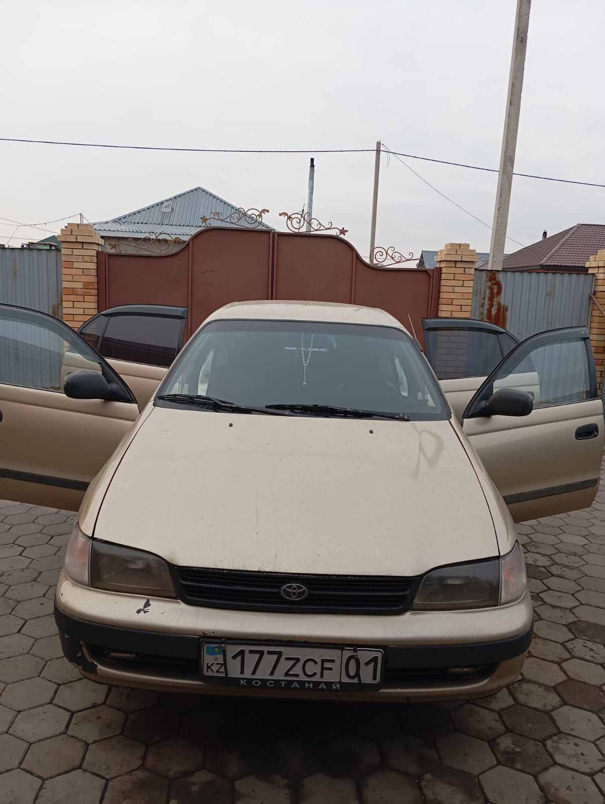 Тойота Карина Е АКПП 1.6  1993 г