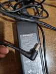 Продам зарядное устройство для ноутбука Lenovo в идеальном состоянии.