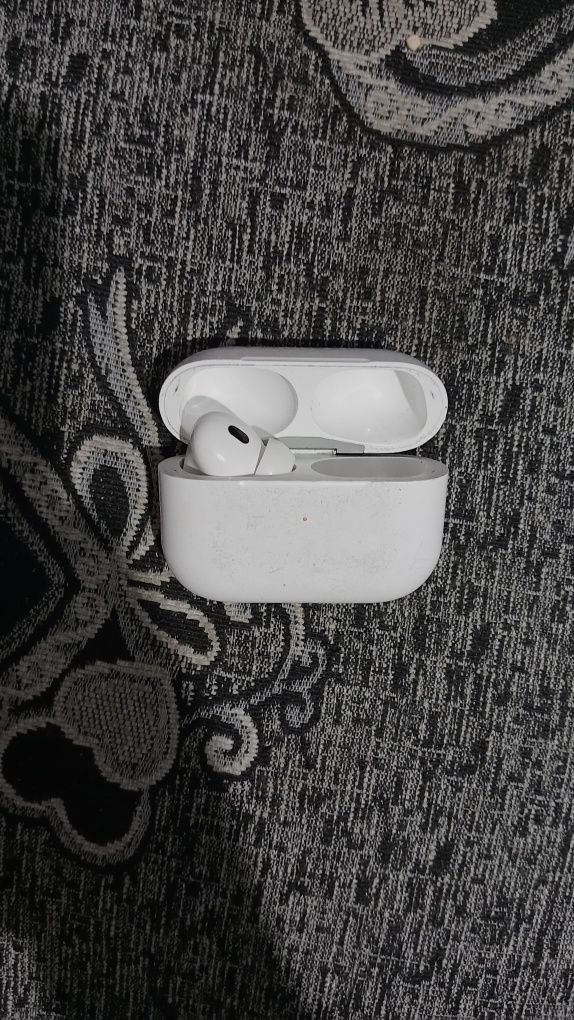 Здравствуйте всем продаю AirPods 4 поколения оригинал.