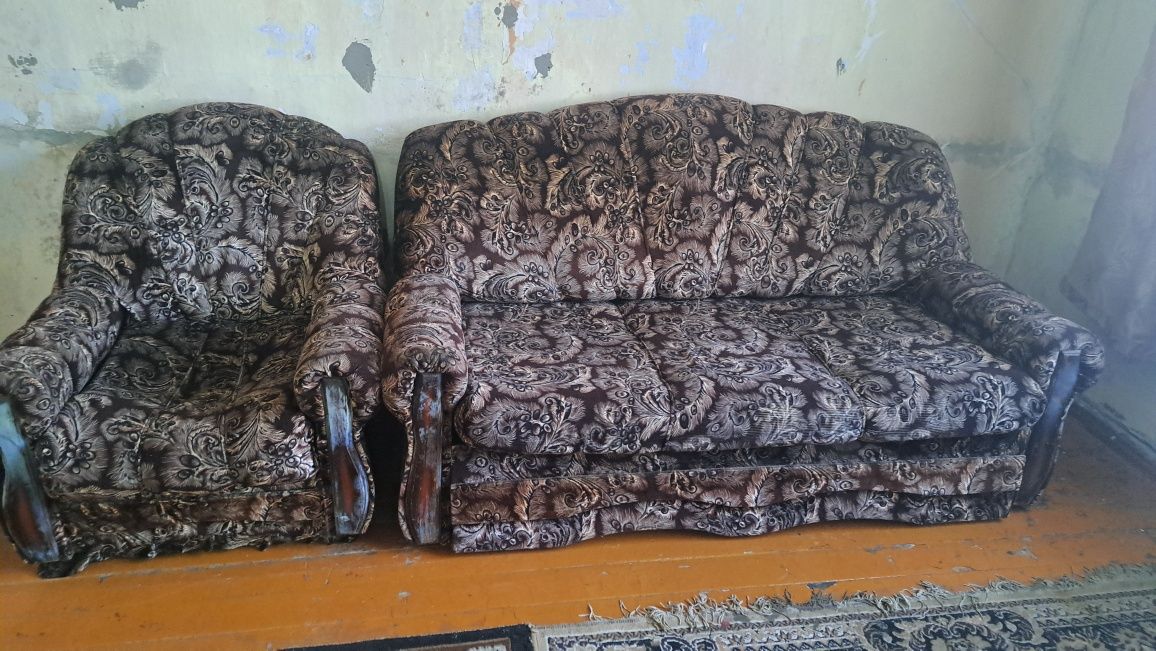 Продам диван с креслом