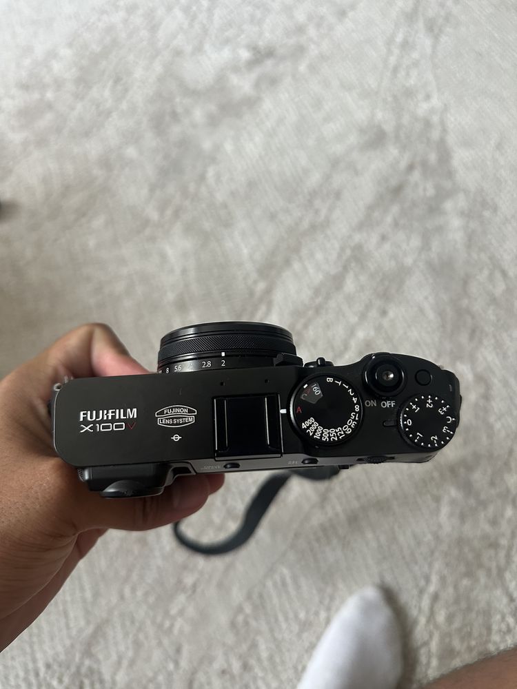 Продам Fujifilm x100v в отличном состояний