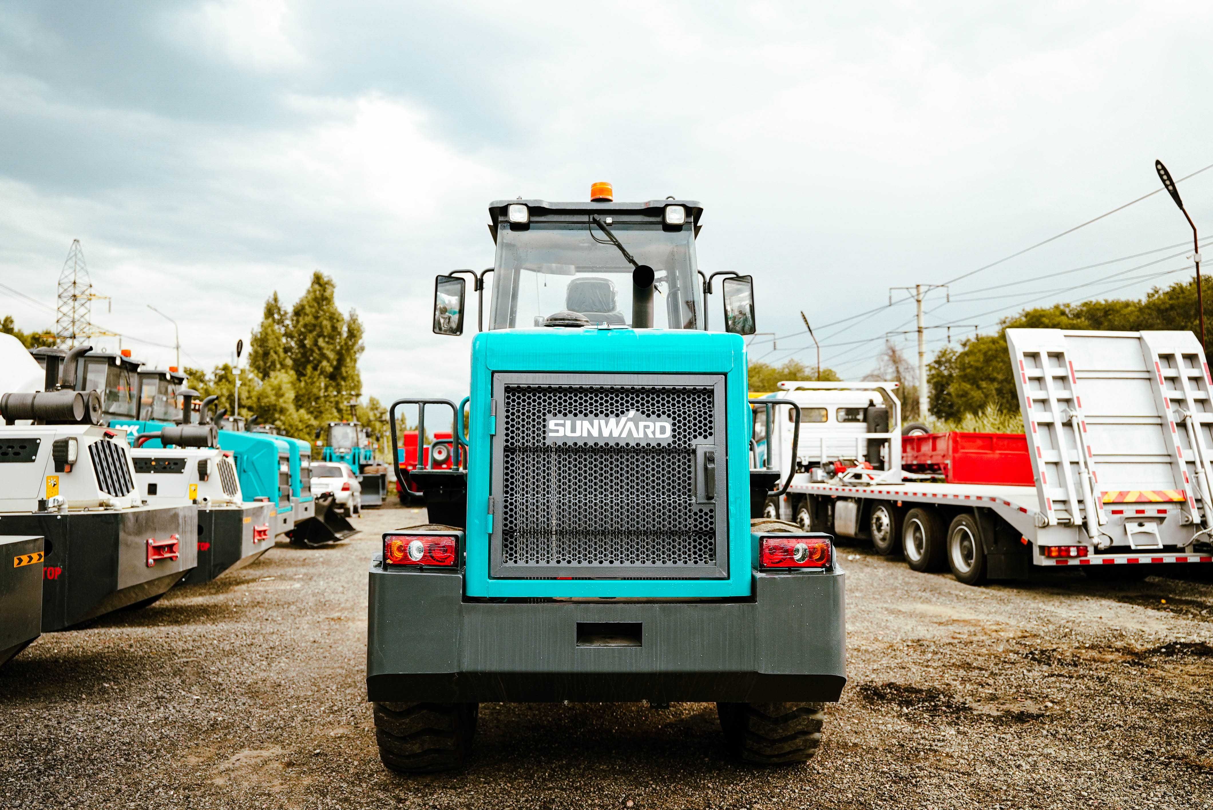 Фронтальный погрузчик SUNWARD SL31W В наличии!