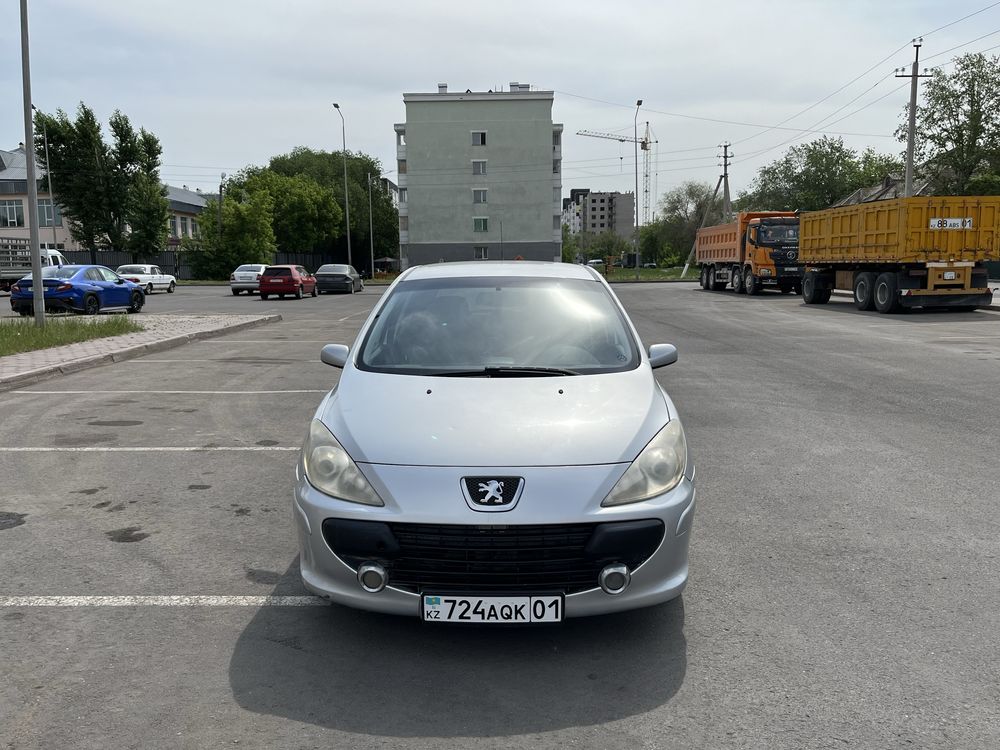 Продам срочно  Машину Пежо 307