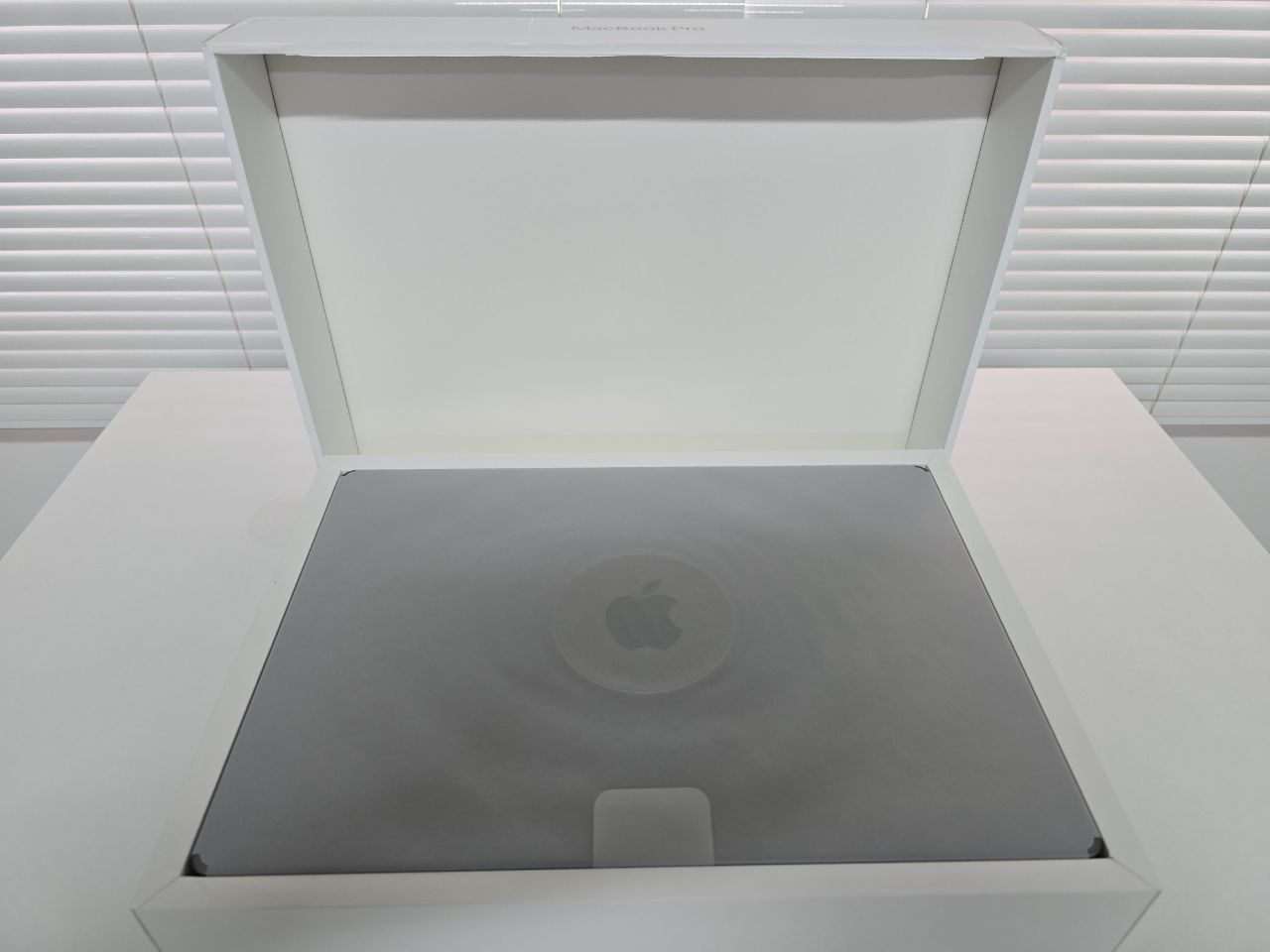 Ноутбук Apple MacBook Pro 2022 Новый не активирован
