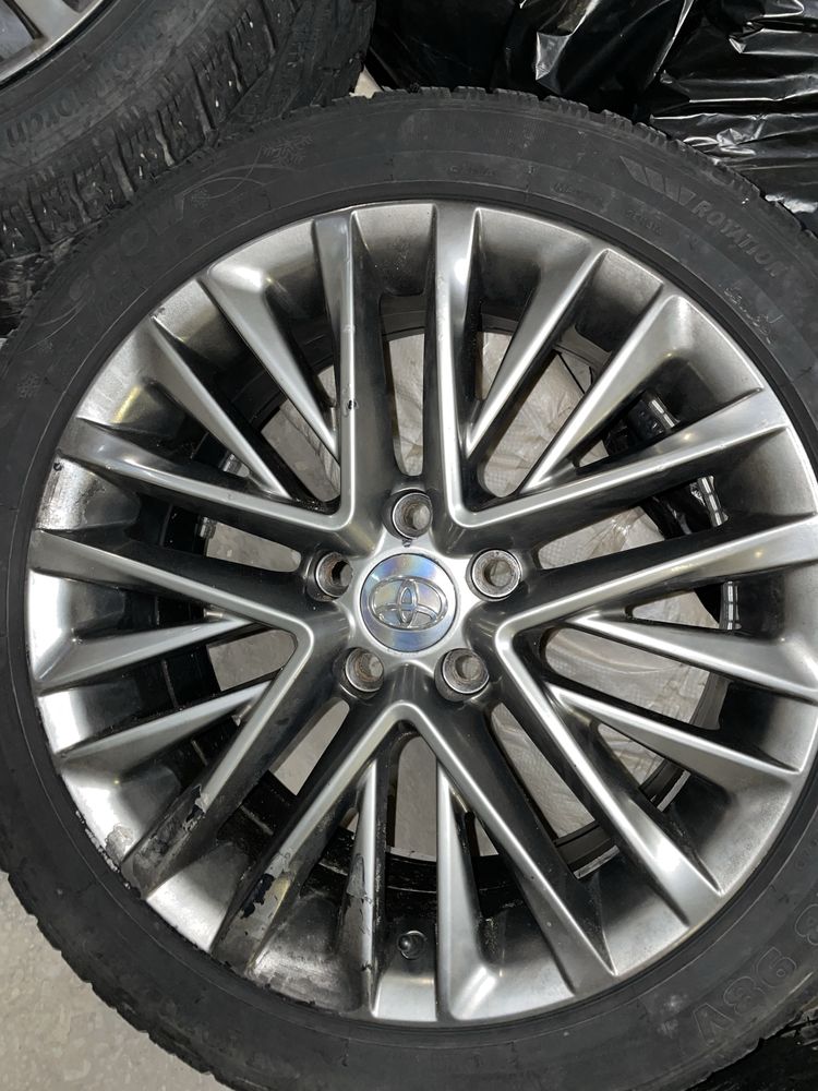 Диски с зимней резиной. Стиль Lexus ES.2 шт. Стояли на Camry 55