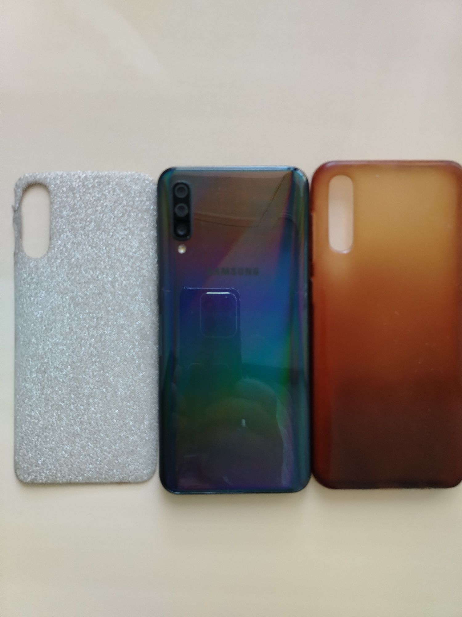 Продам срочно телефон Samsung A50