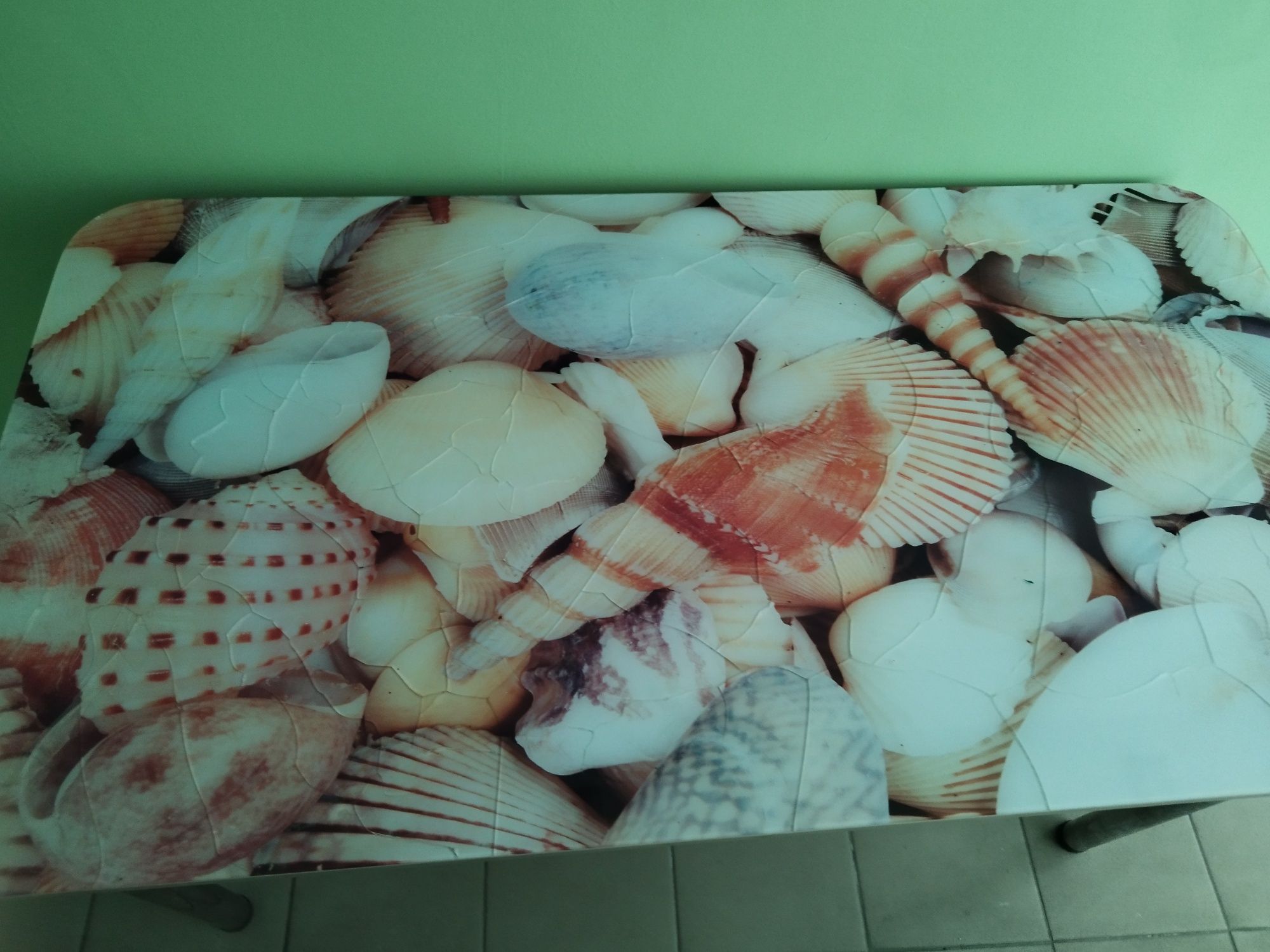 Стол стеклянный ,аяктары бос