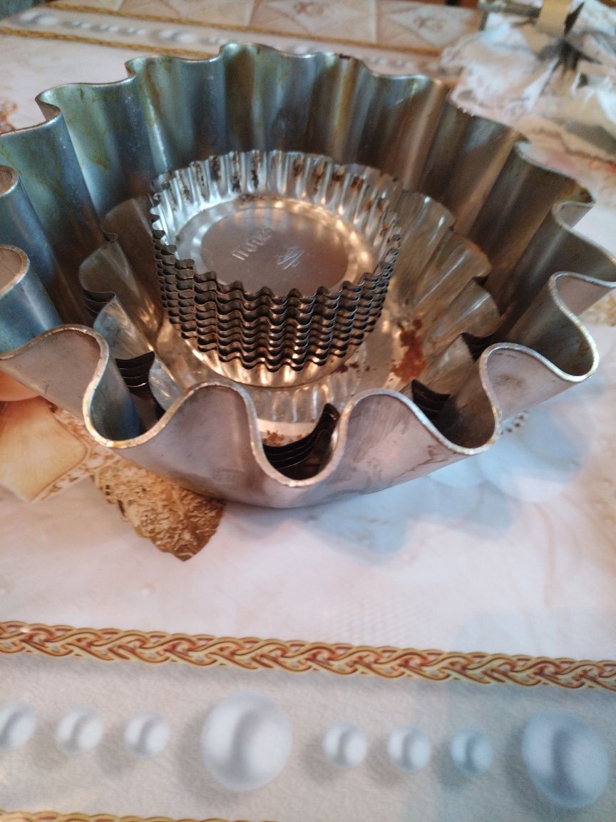 Продам формы для выпечки и фляжку