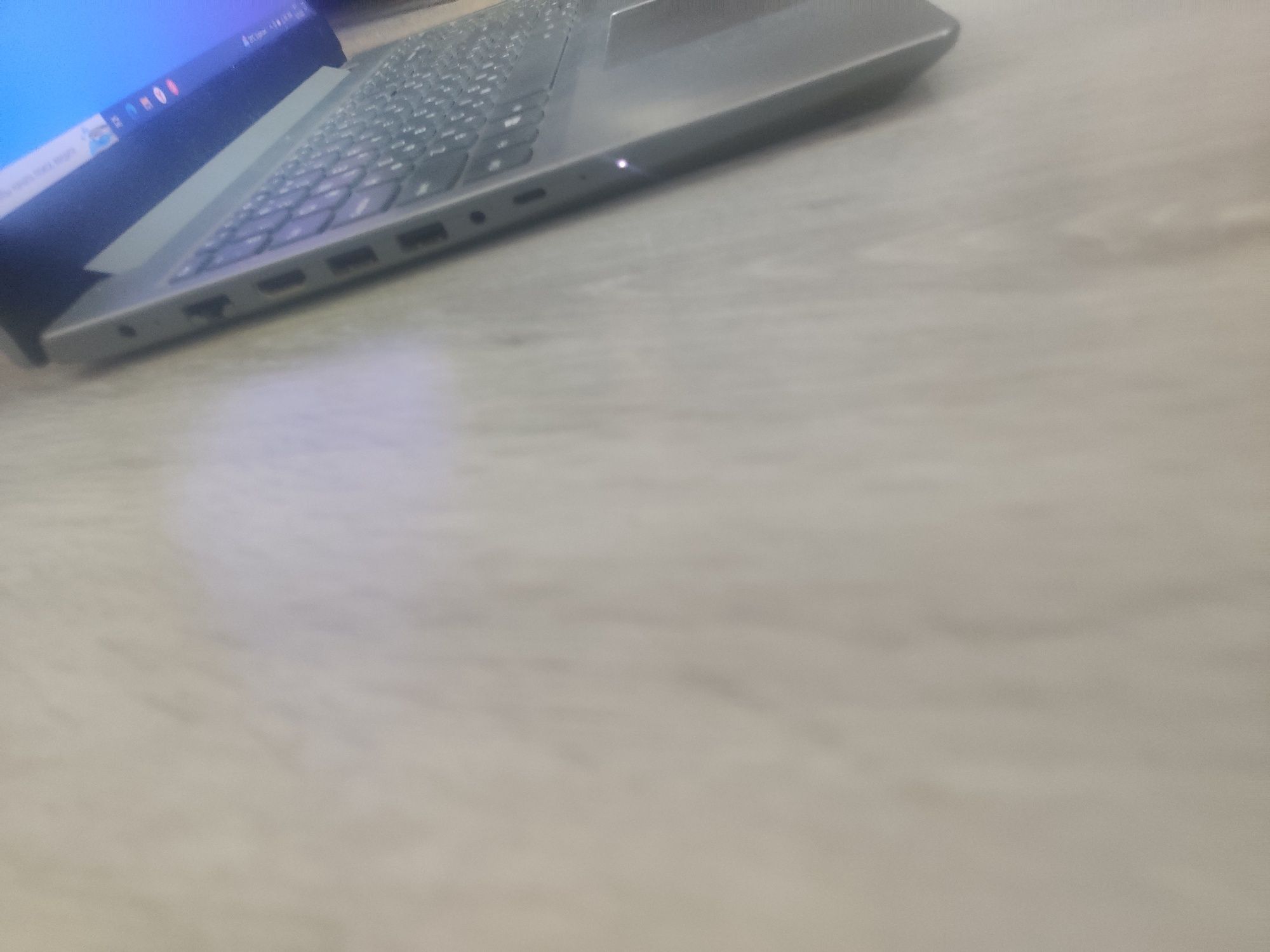 Продаю ноутбук Lenovo 2019 года
