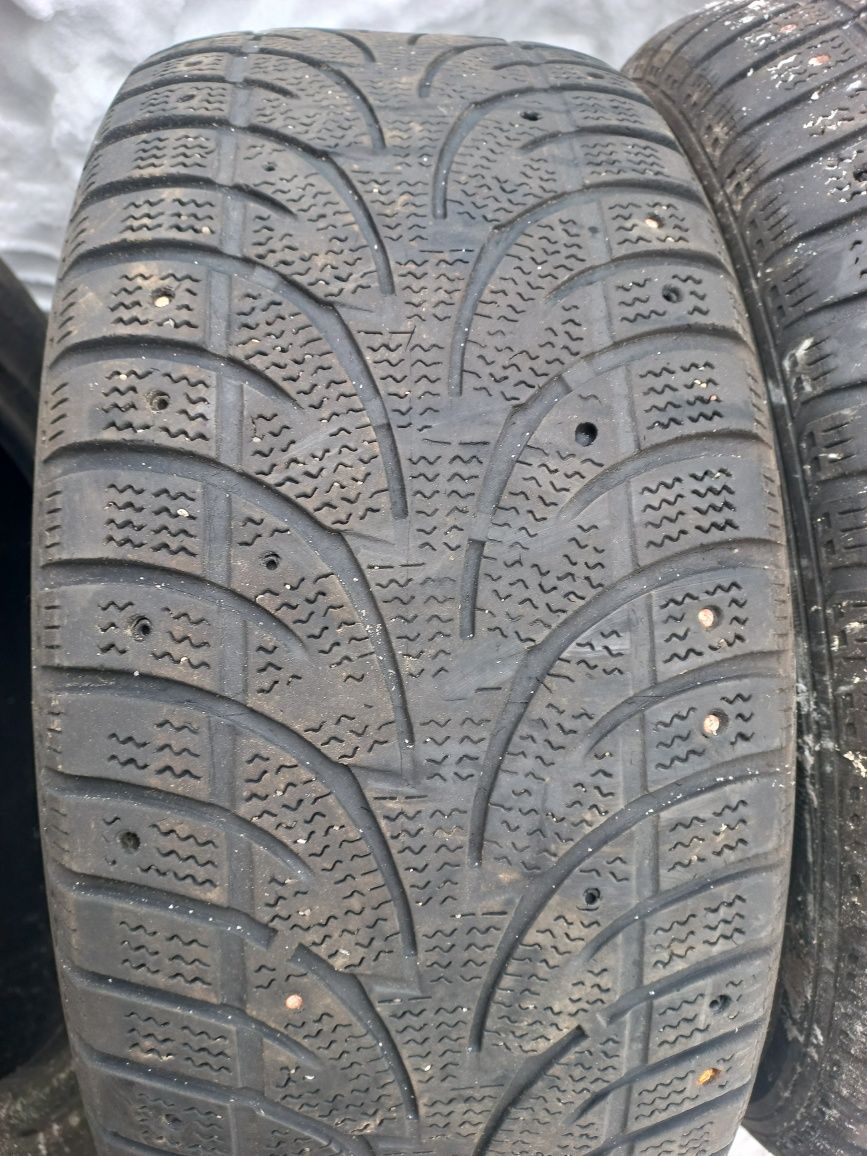 Продам резину зимнюю 235/55R17