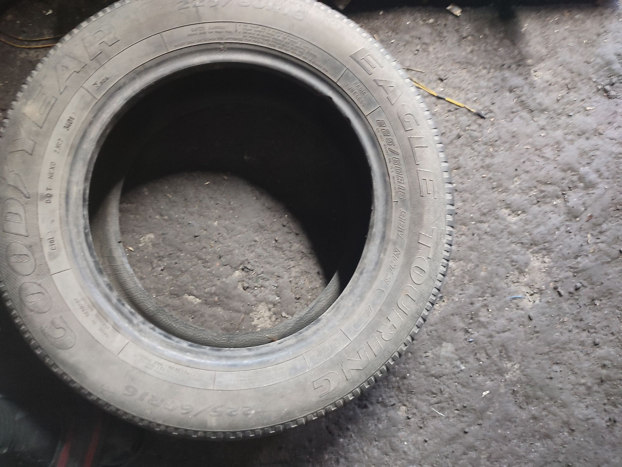 Шина безкамерка размер 225/60 R16