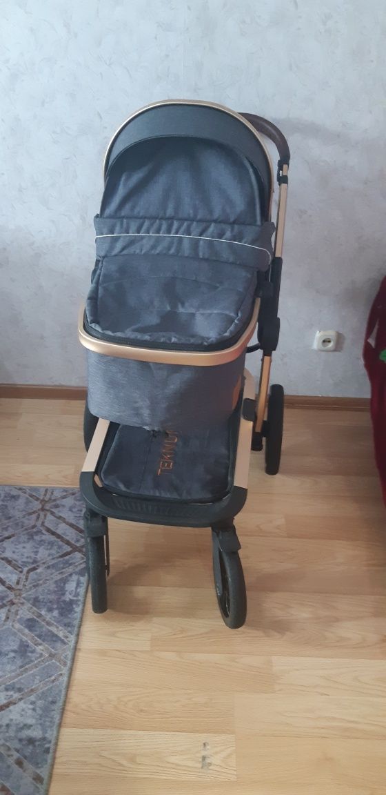 Продам коляску трансформер с автокреслом в хорошем состоянии!