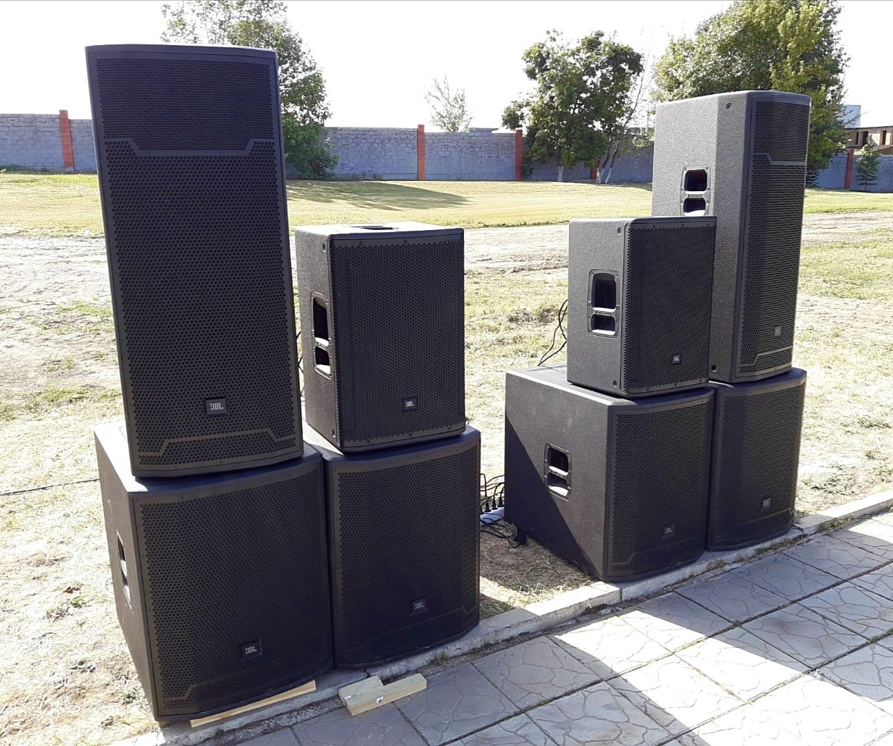 Продам. JBL PRX 700