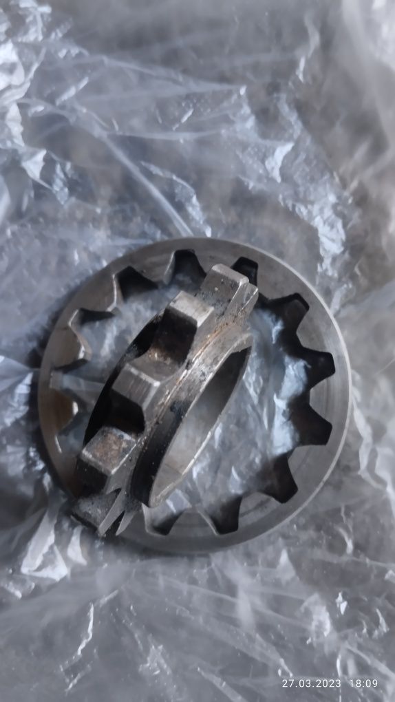 Шестерни на масленный насос мерс 190 продам