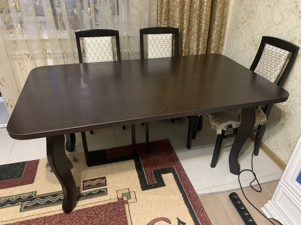 Продам стол без стульев раздвижной