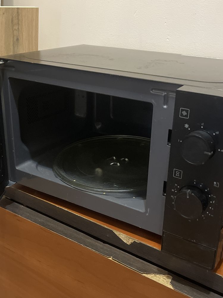 Продам микроволновку в хорошем срстоянии