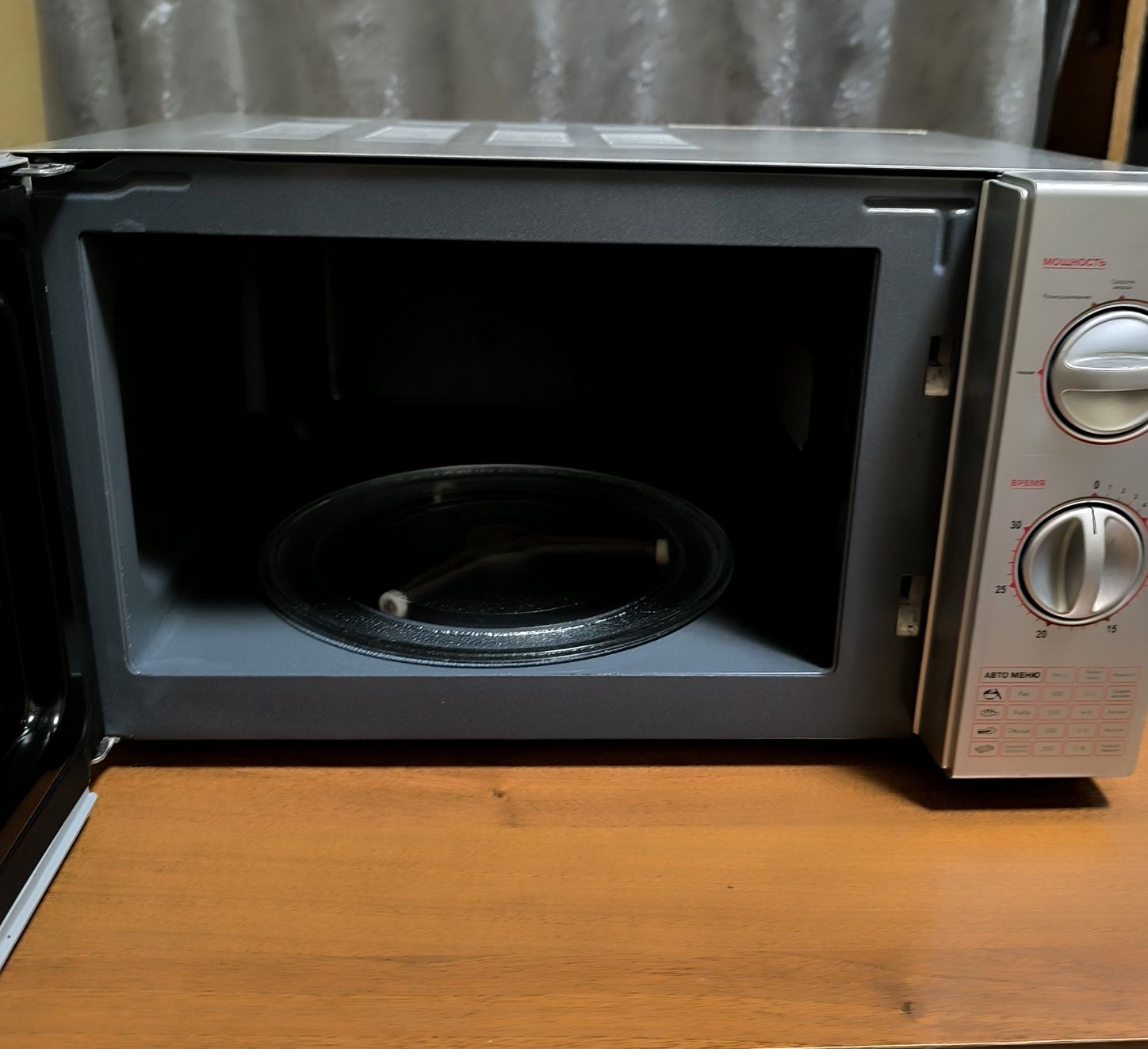 Продам микроволновку,работает отлично