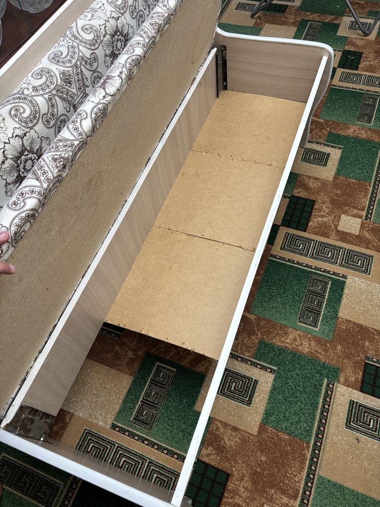 Кухонный диванчик в хорошем состояние