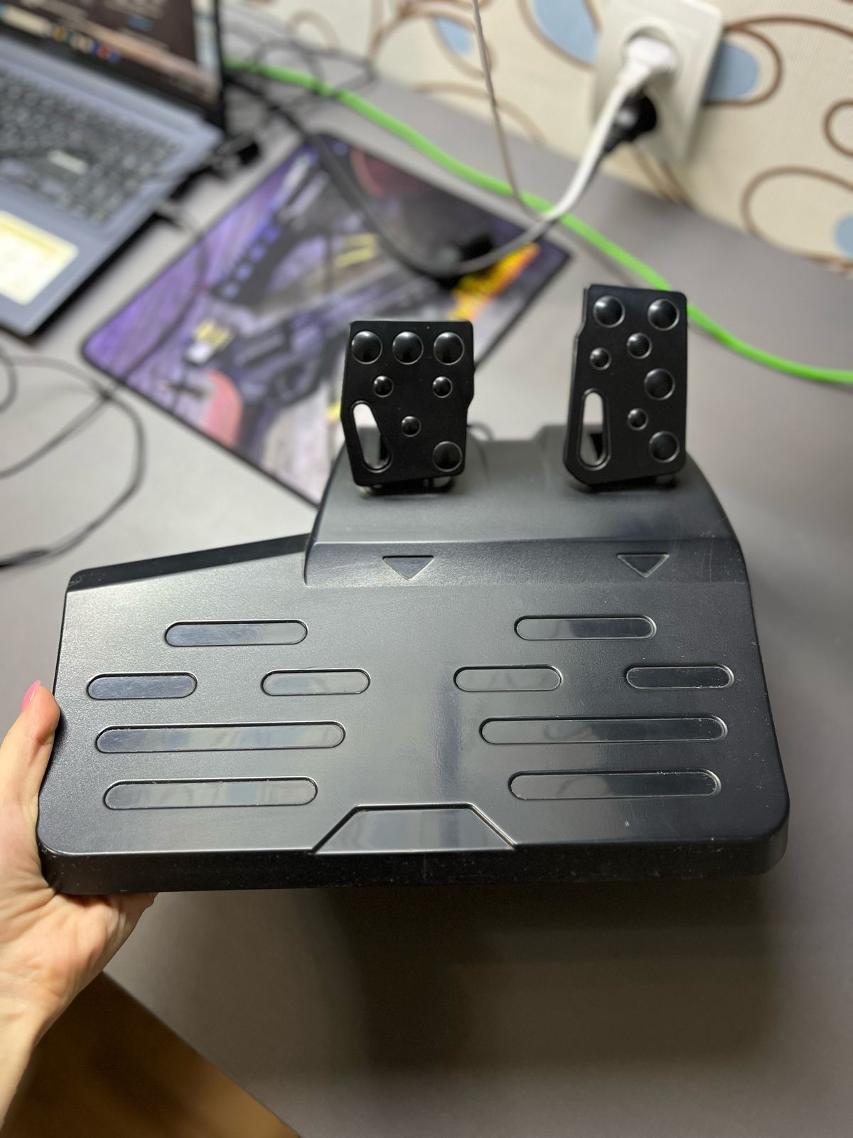 Продам игровой руль sven gc-w900