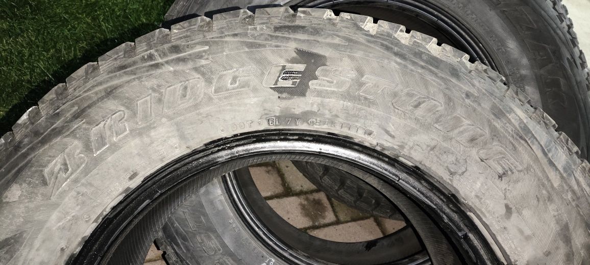 Зимняя Японская резина 265/65/17 без шишек и порезов