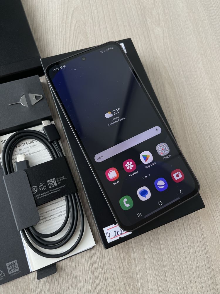 Samsung Galaxy S24 FE 8/128 ГБ — как новый, чек, рассрочка