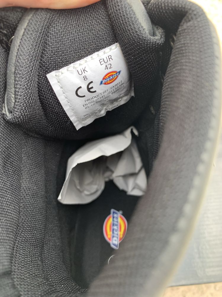 Продается летний спец.обувь фирмы Dickies размер 42, новый цена 20000
