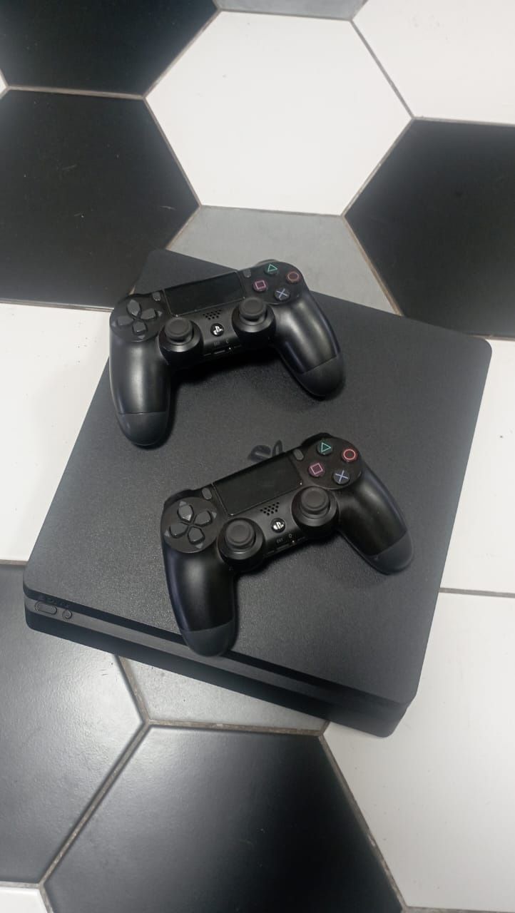 Игровая приставка  PlayStation 4 slim