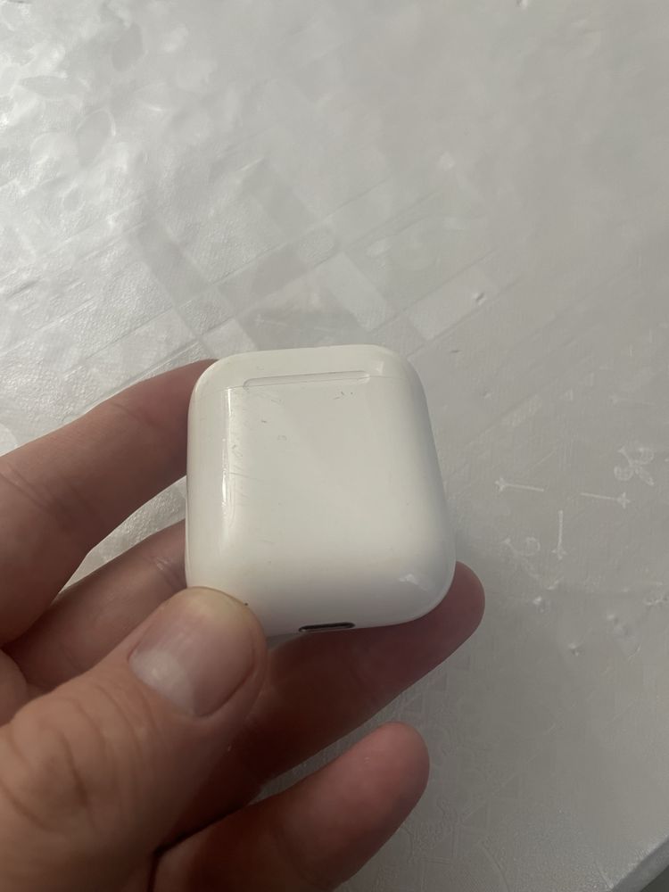 Airpods 1 кейс (1 поколение)