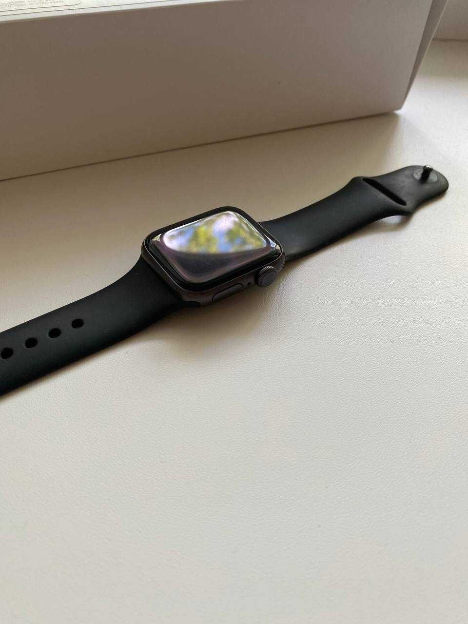 Часы Apple Watch 5