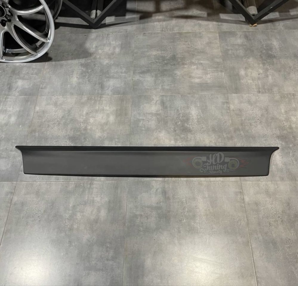 Накладка на крышку багажника Subaru Forester SF Рестайлинг
