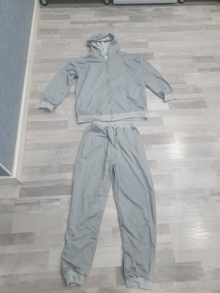 Продам женскую спортивку