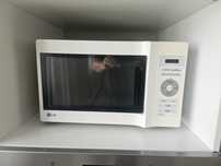 Продам микроволновую печь LG