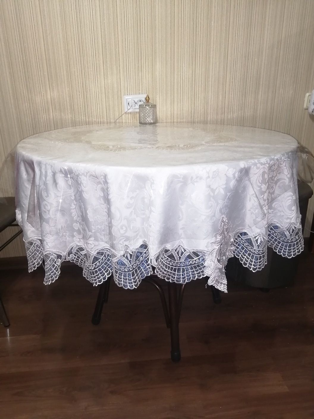 круглый дерев стол -80см