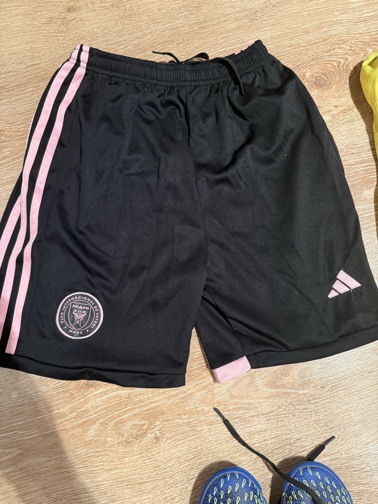 футбол: сороконожки adidas predator, шорты и гетры