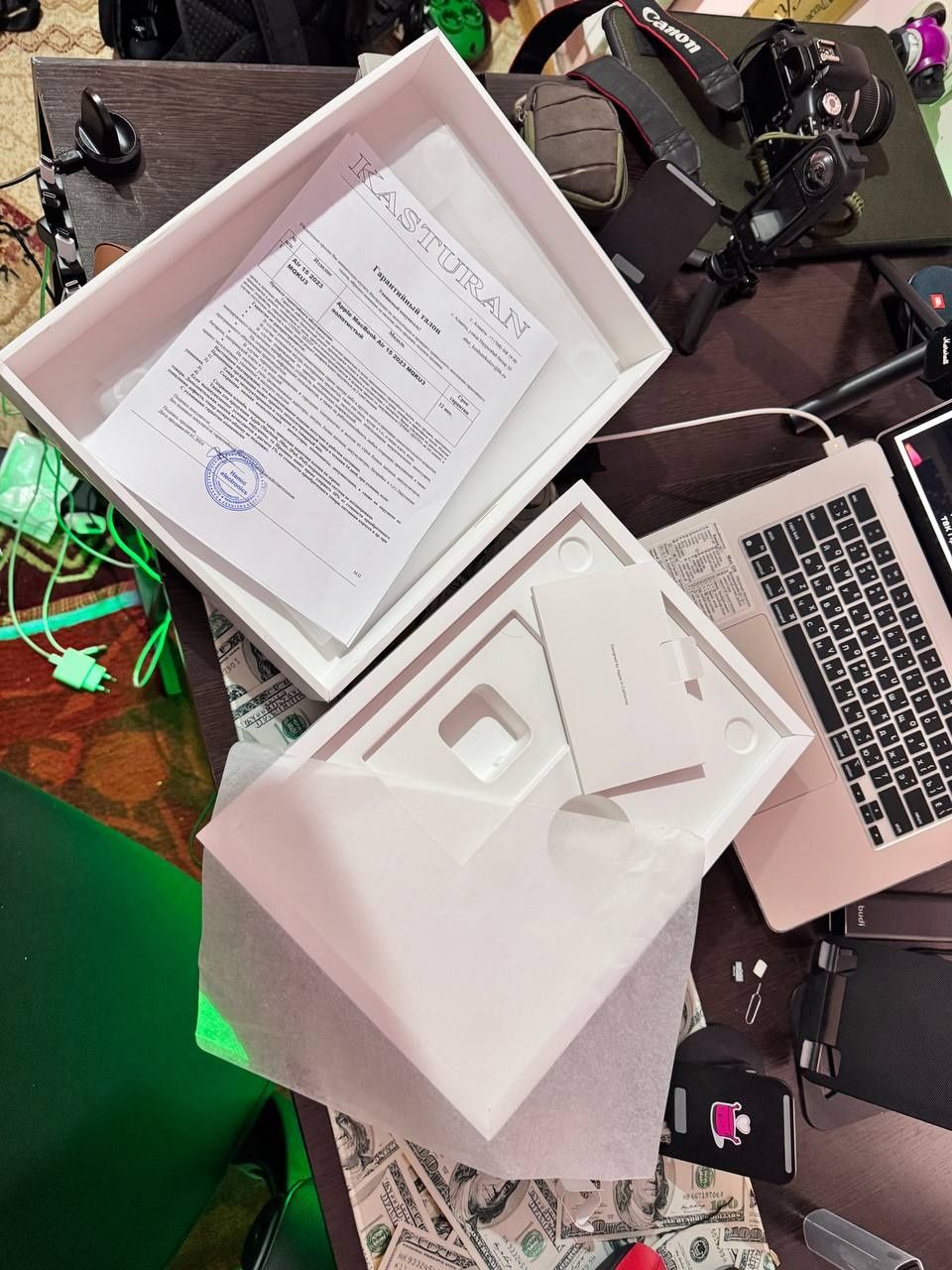 MacBook Air 15” (M2, 8/256), полный комплект.