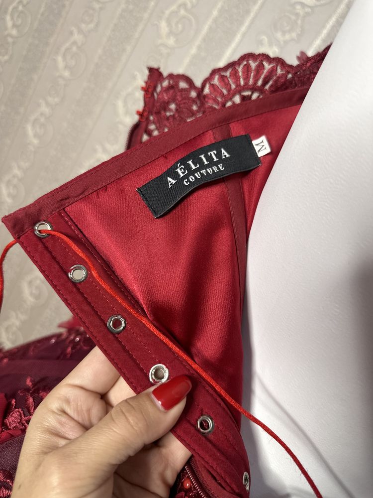 Продам шикарное , эксклюзивное платье от: Aelita Couture