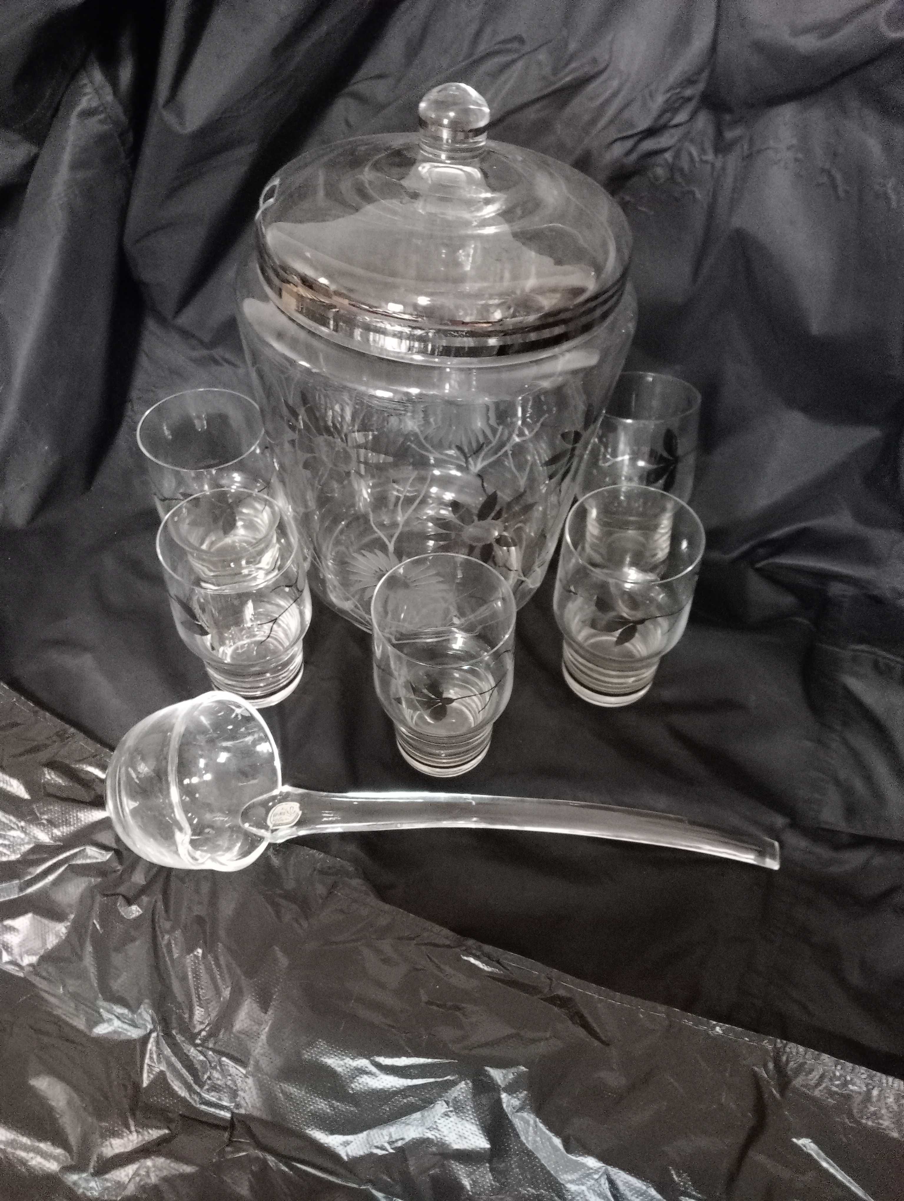 Крюшонница из чешского стекла.