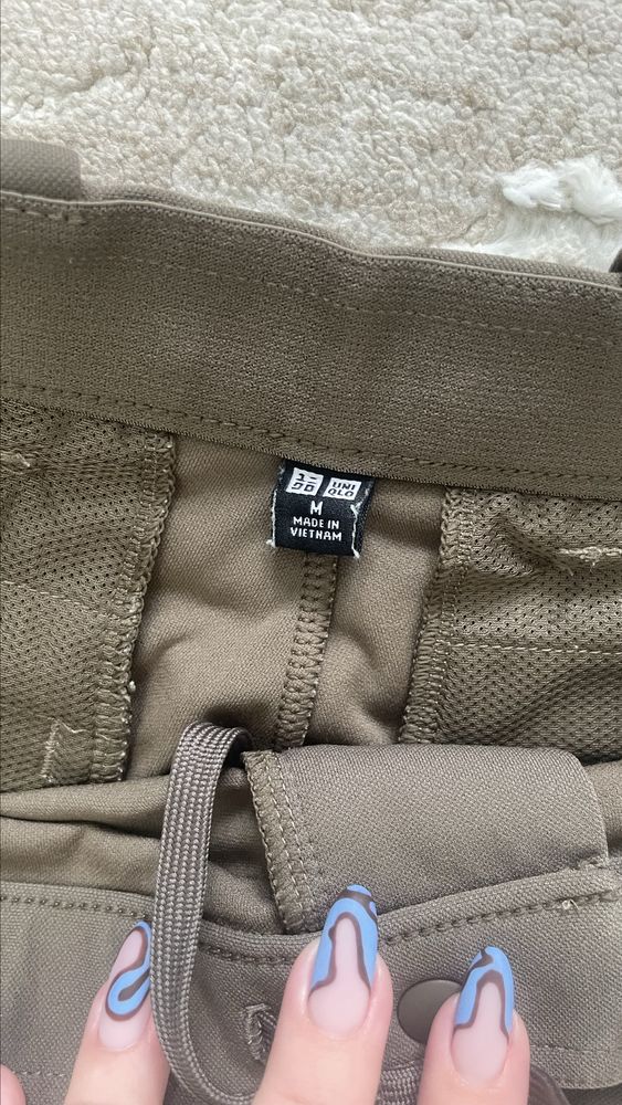 Брюки Uniqlo б/у в отличном состоянии